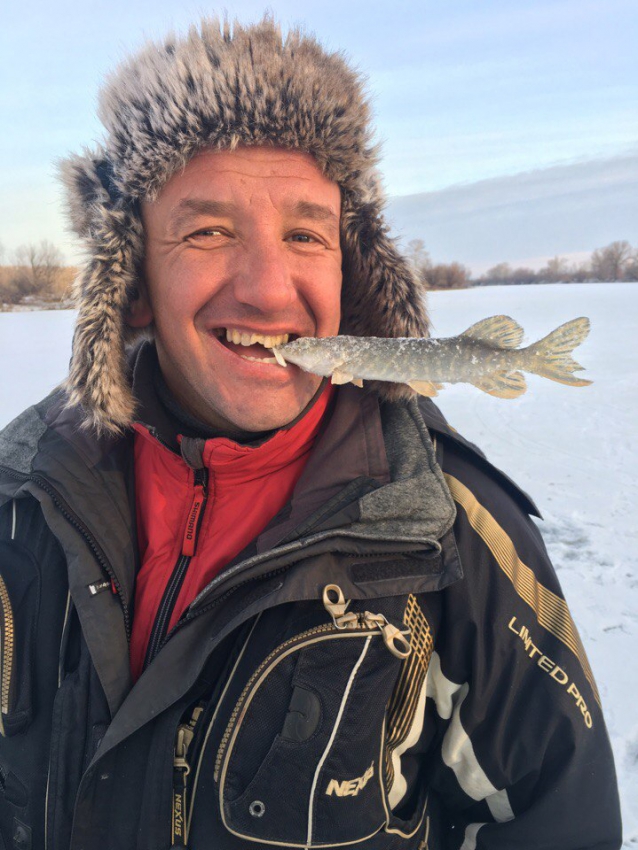 Зимняя щучка в зубах рыболова )